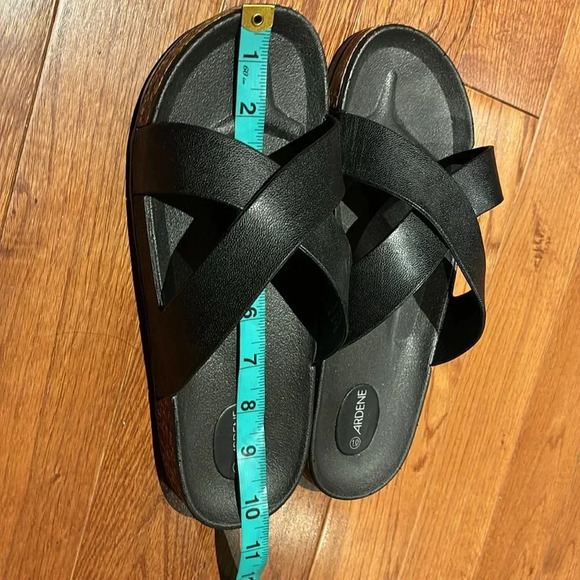 Ardene cross strap slides Sz 10 - Picture 7 of 15